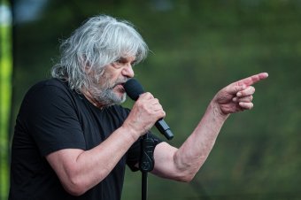 Zenés road movie készül a jövőre 80. születésnapját ünneplő Hobóról