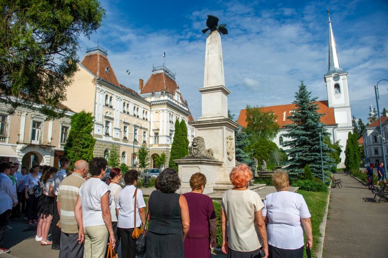 Himnuszénekléssel, koszorúzással ünnepelték a Nemzeti Összetartozás Napját Székelyudvarhelyen