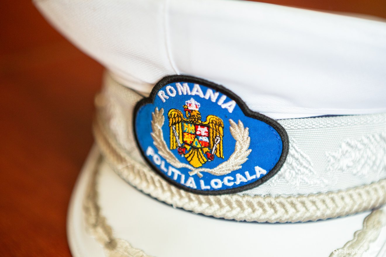 A helyi rendőrségek is bajban lehetnek. Ki veszi fel a kalapot? •  Fotó: Erdély Bálint Előd