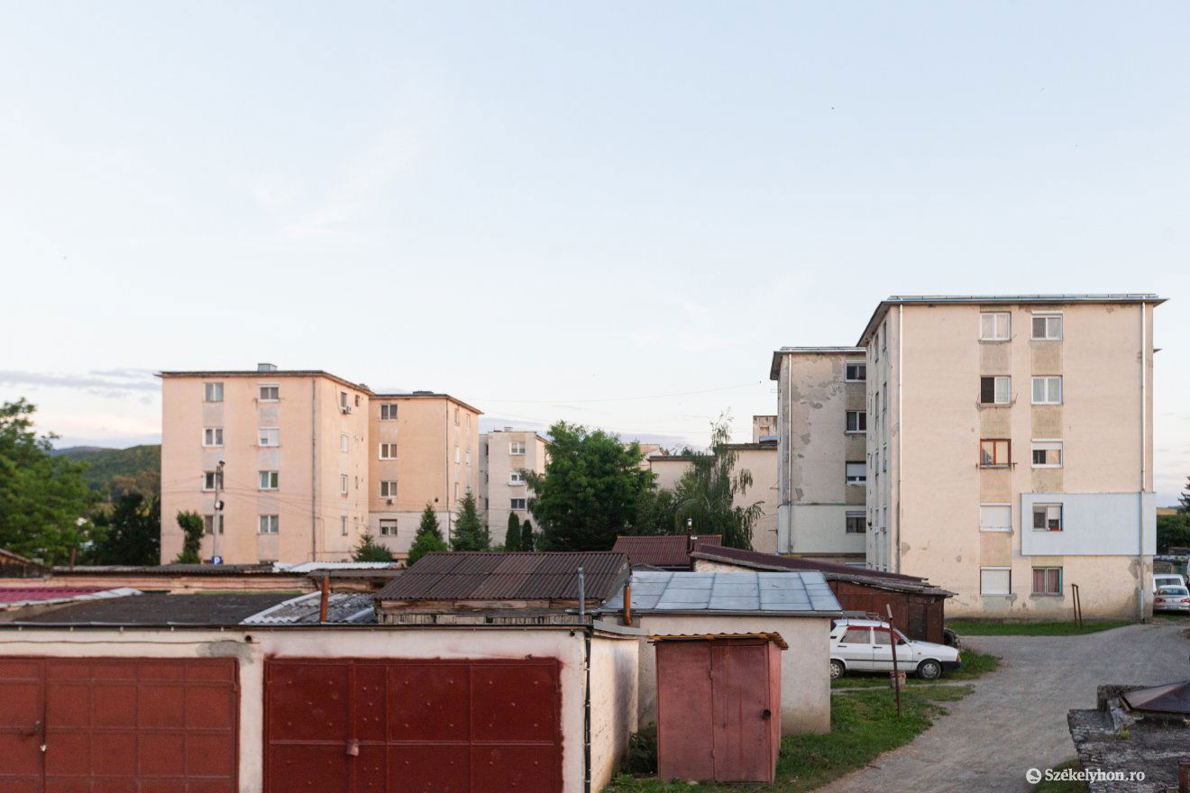 Közel 50 ezer lejt fizetett ki a lakástulajdonosi társulás a szolgáltatónak •  Fotó: Erdély Bálint Előd