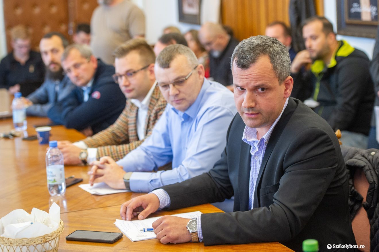 Több kérdést is intézett a polgármesterhez az RMDSZ-frakció •  Fotó: Beliczay László