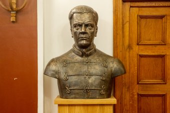 Szobrot érdemel Csanády György, ráadásul valahol a város központi részén