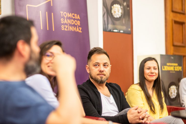 Igazi mai darabbal jelentkezik a Tomcsa Sándor Színház társulata