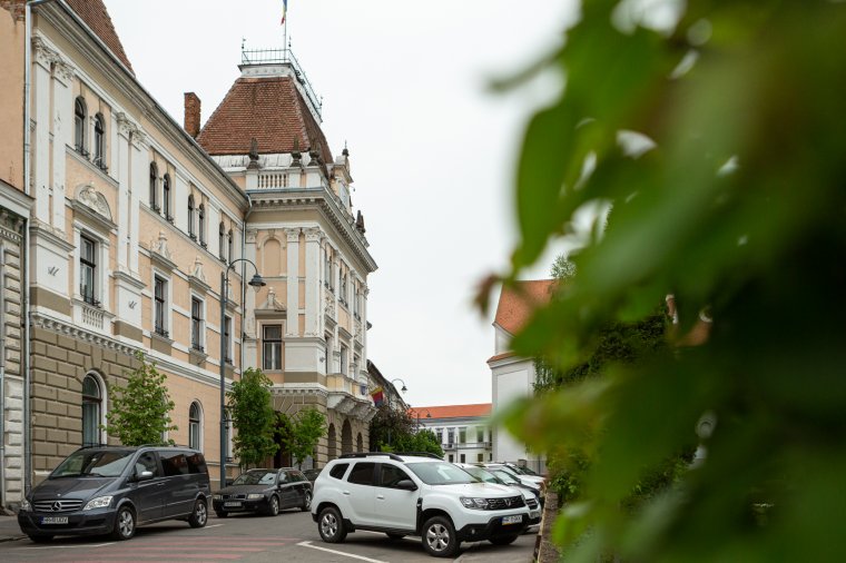 Teátrális megnyilvánulások, trükközések a szavazások előtt