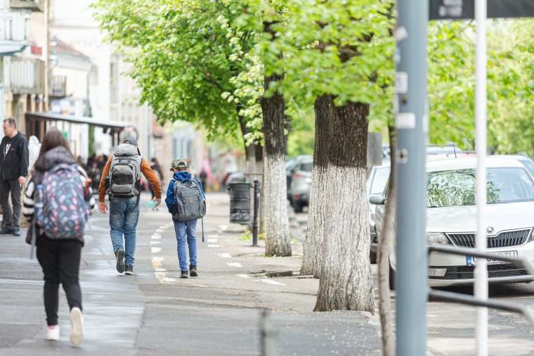 Továbbra is magabiztosan vezet a PSD, a romániai polgárok többsége szerint az ország rossz irányba tart