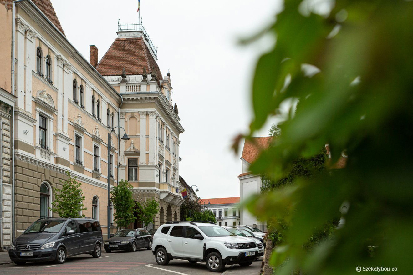 Súlyos anyagi teher éri a székelyudvarhelyi lakókat jövőre, ha addig nem csökkentik a helyileg meghatározható adókulcsokat •  Fotó: Erdély Bálint Előd