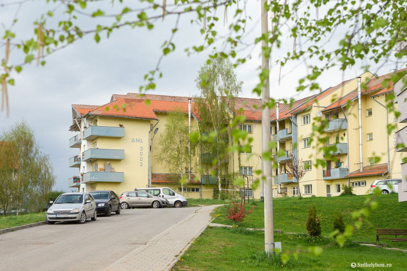 Napokon belül megtudhatják a végleges lakásárakat a csereháti bérlők •  Fotó: Erdély Bálint Előd