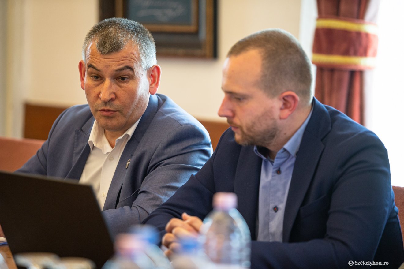 Gálfi Árpád szerint nem erejükön, hanem tapasztalatukon felül vállaltak, de még mindig megvalósíthatók a nagyberuházások •  Fotó: Erdély Bálint Előd
