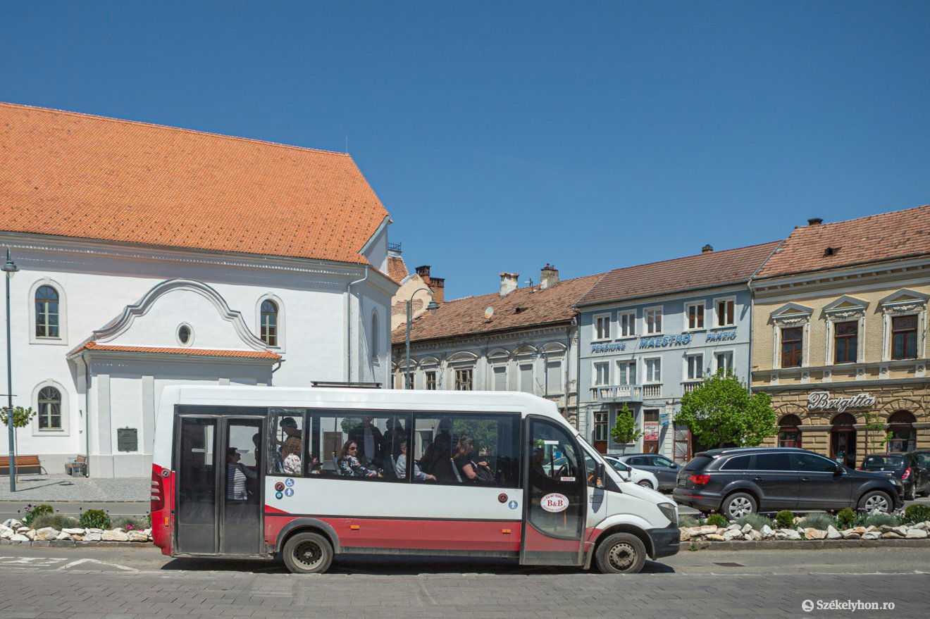 Ennél sokkal hosszabb már nem igazán megfelelő az udvarhelyi utcákra •  Fotó: Erdély Bálint Előd
