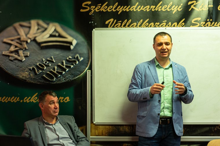 A tudásintenzív gazdaságok kialakításának szükségességéről tartanak előadást