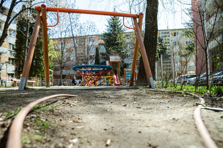 Botlasztó csövek, tönkrement játékelemek az udvarhelyi játszótereken