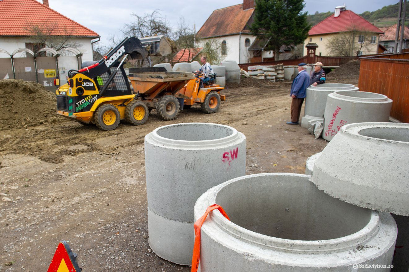 Az újabb kiírásban 38 Hargita megyei település kért finanszírozást víz- és szennyvízhálózati beruházásokra. Képünk illusztráció •  Fotó: Beliczay László