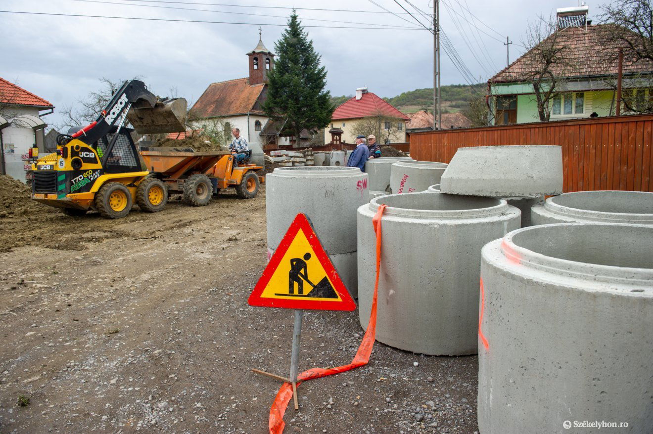 Lesz munka. A program győztese két alcsíki község, a „nagy vesztese” viszont a megyei tanács •  Fotó: Beliczay László