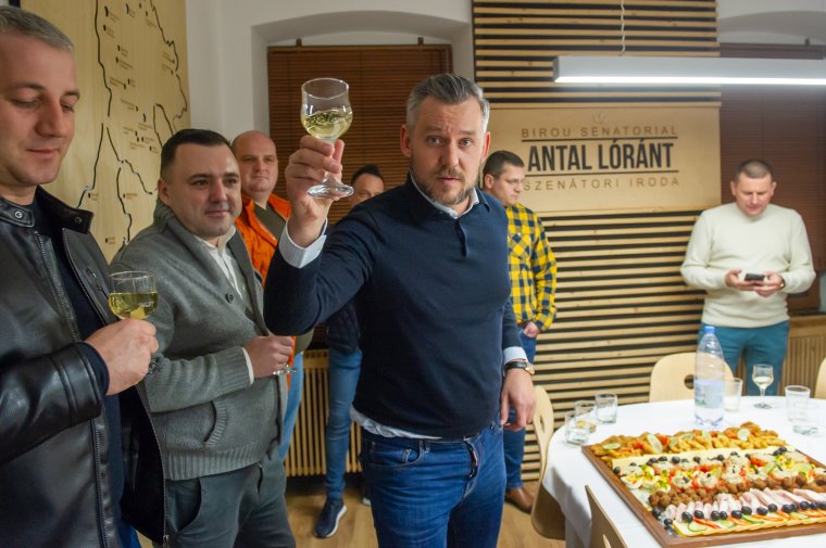 Antal Lóránt ünnepel