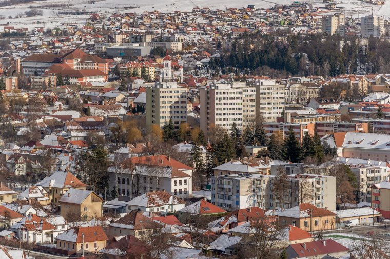 Elfogadták az előírt kiigazítást, emelkednek az adók Székelyudvarhelyen