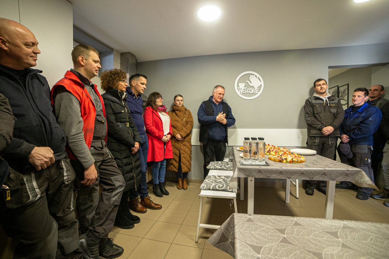 … ahol köszönetet mondott az alkalmazottak odaadó munkájáért… •  Fotó: Erdély Bálint Előd