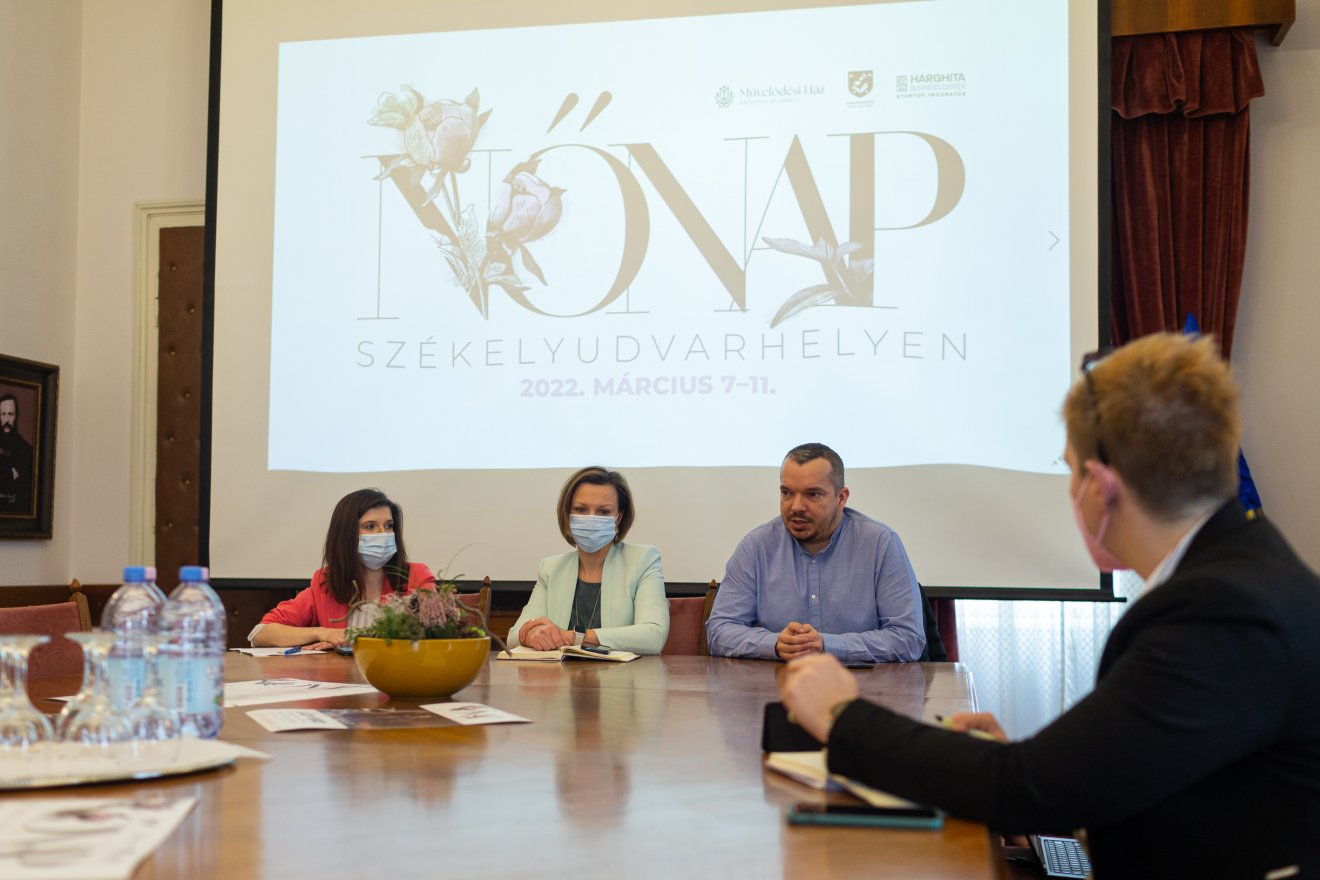 Gazdasági jellegű előadások látogatására és kikapcsolódásra is lesz alkalmuk a hölgyeknek •  Fotó: Erdély Bálint Előd