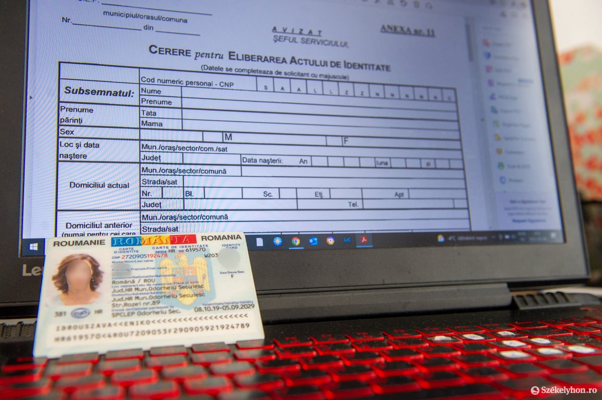 Rövid időn belül lejárnak azok az iratok, amelyek érvényességét a veszélyhelyzet idején hosszabbították meg. A cserére sok helyen várni kell •  Fotó: Beliczay László