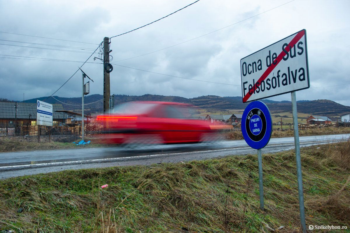 Sűrűbben tartanak ellenőrzéseket az elkövetkező napokban a hatóságok Felsősófalván •  Fotó: Beliczay László