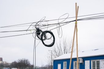 Oszlopokról loptak kábeleket Csíkszentdomokos községben