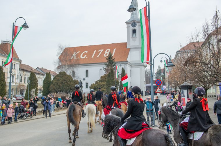 Gyűjtést szerveznek, hogy segítsék Gálfit a magyarzászlós bírság kifizetésében