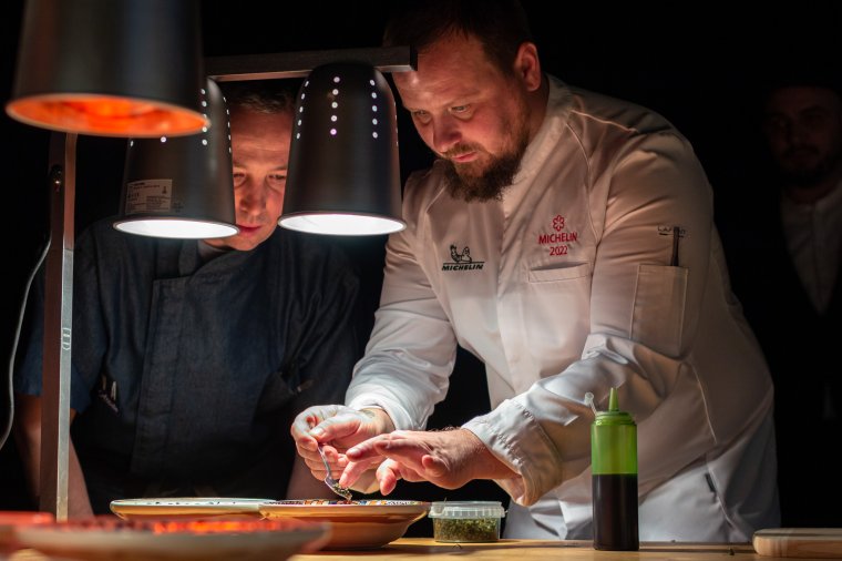 Mit jelent a fine dining? Nem mindennapi, tízfogásos vacsora a parajdi sóbányában