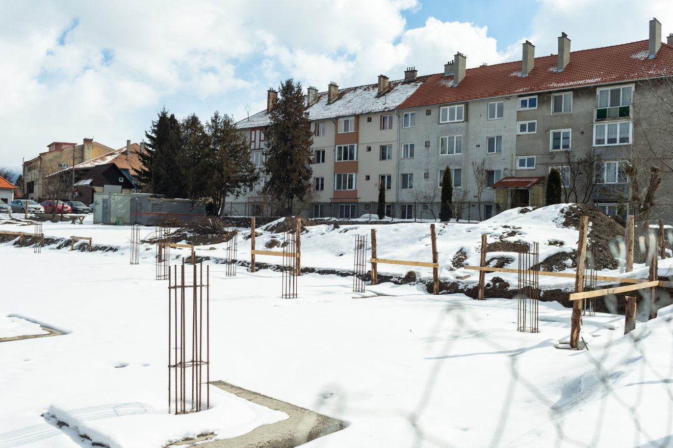 Munkaterület. Még idén befödnék a Szentegyházán épülő napköziotthont •  Fotó: Erdély Bálint Előd