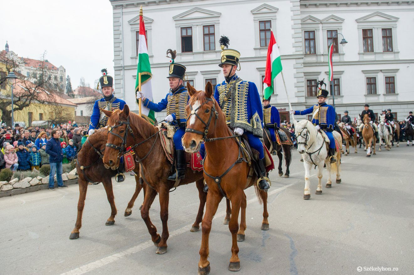 Ünnepi műsorok, koszorúzás és felvonulások is lesznek •  Fotó: Beliczay László