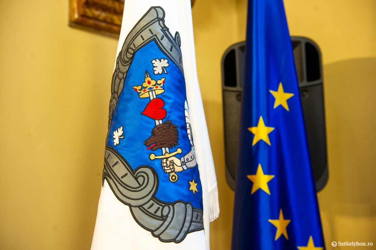 Eljárás indult a város címere miatt •  Fotó: Beliczay László