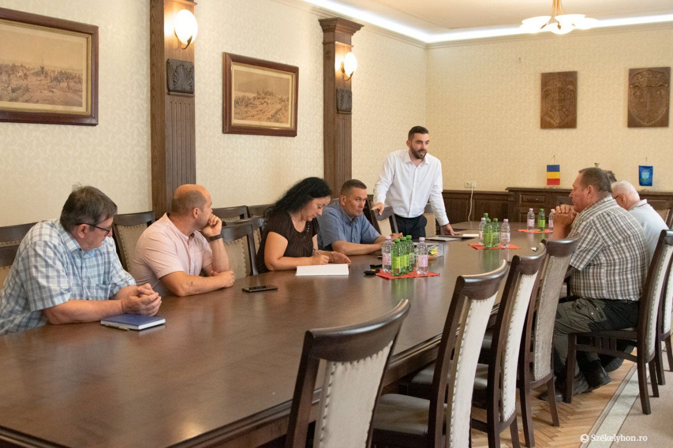 A megbeszélésen csak a megyei út adminisztrátora nem képviseltette magát •  Fotó: László Ildikó