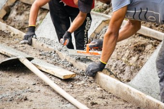 Variációk minimálbér-emelésre – Hamarosan meg kell hozni a döntést