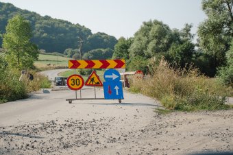 Esély mutatkozik a nagyszabású útfelújítás folytatására Udvarhelyszéken