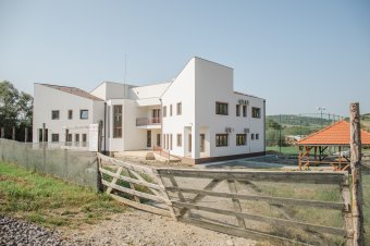 Hamarosan elkészül az új községháza, de csak jövőre költözhetnek