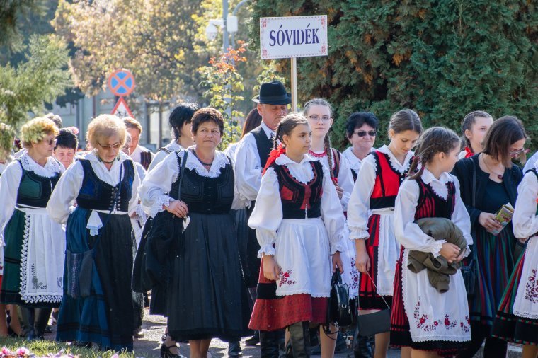 Népviseletben ünnepel a Sóvidék Kibéden