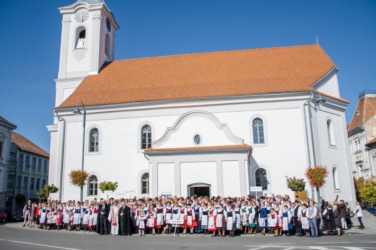 Hordozni a múltat, jelent és a jövőt
