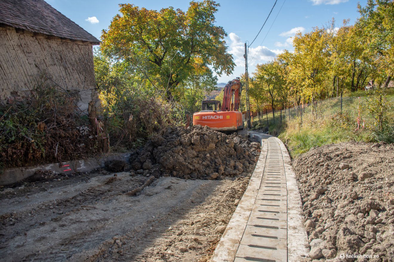 A fedett sáncok kialakítása van folyamatban Székelypálfalván •  Fotó: László Ildikó