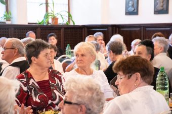 Száz szépkorút köszöntöttek Székelyudvarhelyen