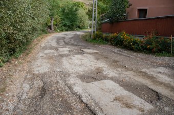 Rendbe hozzák Sükő kigödrösödött főutcáját