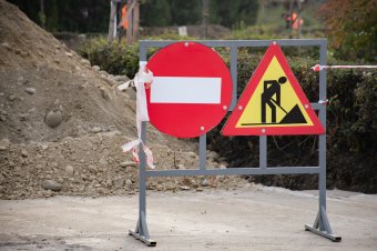 Autóvezetők figyelmébe: újabb forgalomkorlátozások és -elterelések várhatók hétfőtől Székelyudvarhelyen