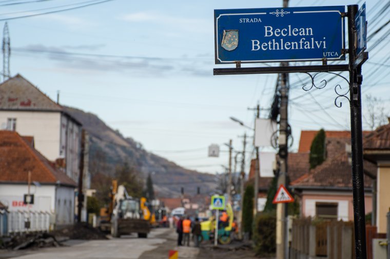 Aszfaltozás miatt forgalomelterelés lesz a Bethlenfalvi úton
