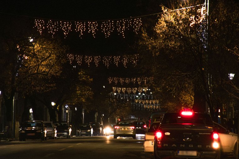 Így könnyíthetik meg a sofőrök, hogy ünnepi díszbe öltözzön Székelyudvarhely