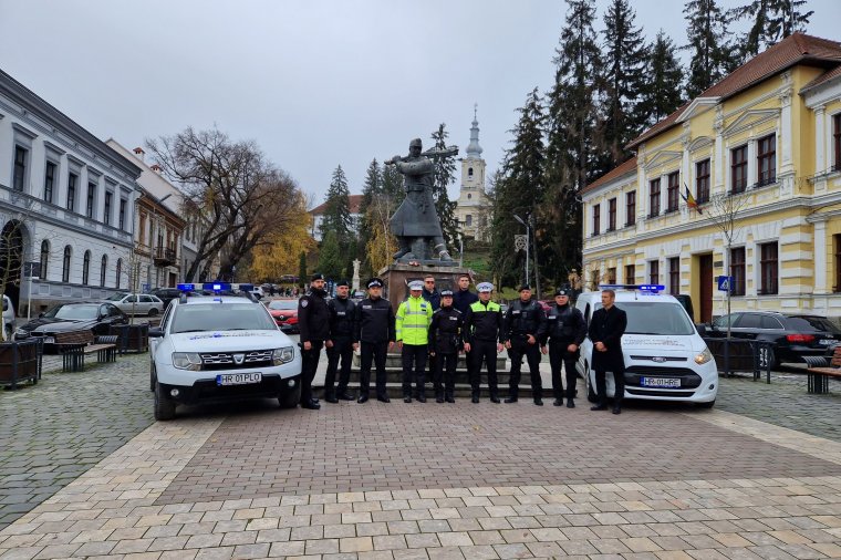 Elhunyt rendőrtásuk emléke előtt rótták le tiszteletüket a székelyudvarhelyi helyi rendőrök