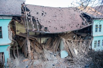 Négymillió forintos támogatást nyújt a Katolikus Karitász az összeomlott székelyudvarhelyi kollégium érintett diákjainak
