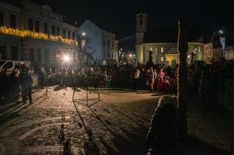 Lángra lobbant a hit gyertyája Székelyudvarhelyen