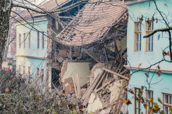 Nem kerül előzetes letartóztatásba a bentlakásnál munkálatokat végző cég vezetője