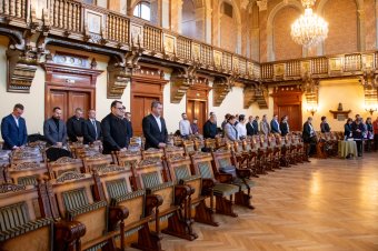 Megemlékezéssel indult az évvégi tanácsülés Székelyudvarhelyen