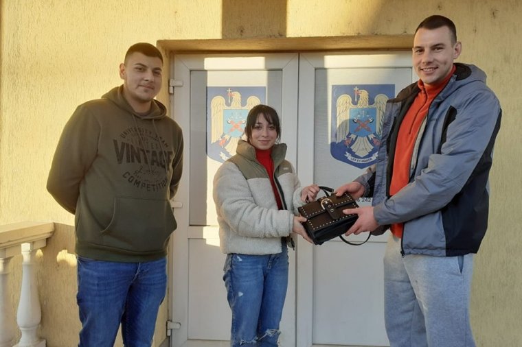 Jelentős pénzösszeget talált egy taxisofőr, majd visszajuttatta a tulajdonosoknak