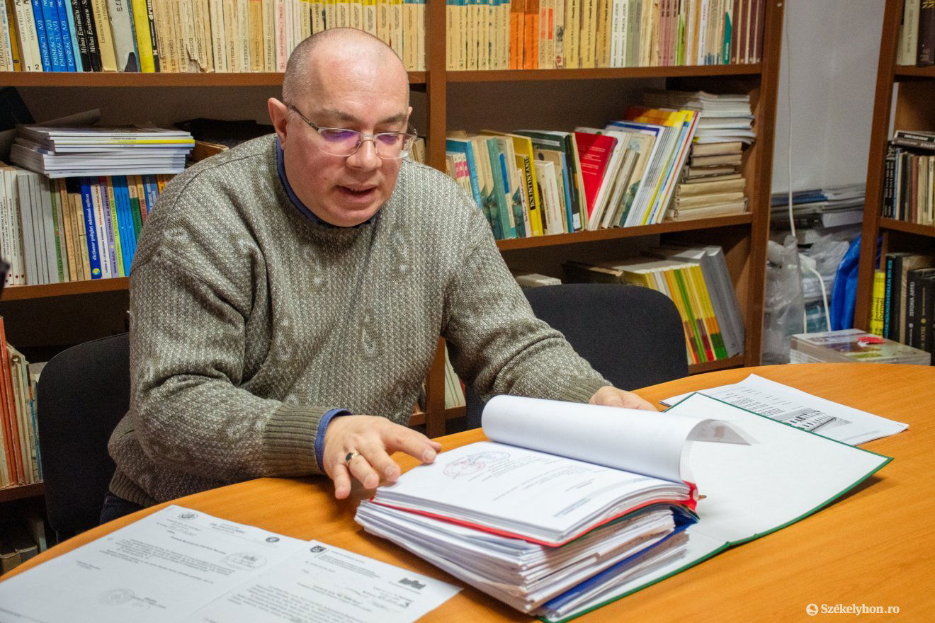 Ha az épület omlásveszélyes volna, nem lennének bolondok, hogy a gyermekek és saját életüket is kockára tegyék, mondja az igazgató •  Fotó: László Ildikó