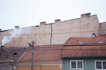 „Kettészakadt” iskolaépület