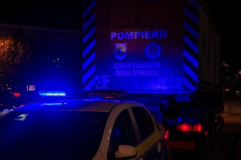 Erős gázszagot éreztek a tömbházlakók, három holttestet találtak a tűzoltók egy lakrészben